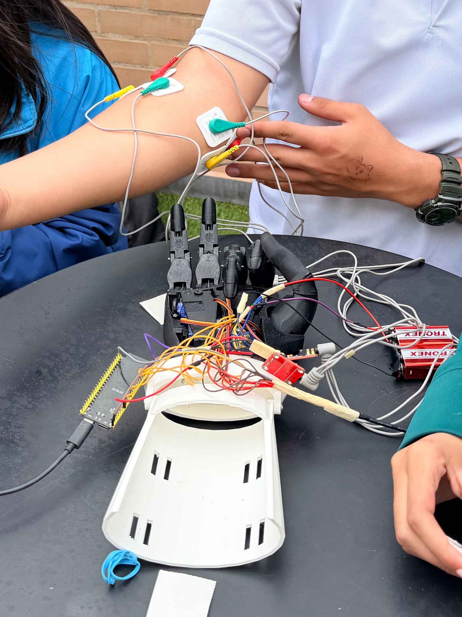 Mano robótica Evergreen School STEM 2026
